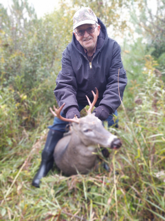Charlie Quarters of East Tawas Bagged his 8 point buck in Ogemaw County!