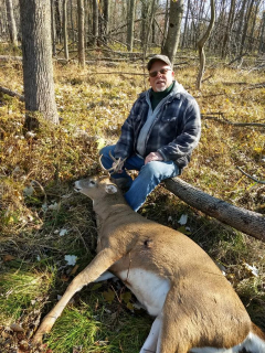 Thomas Alden of Augres  gets a 5pointer!  Meat in the Freezer!