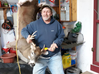 Stan Podleski of Hale with his 7 point!