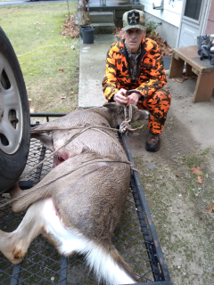 Steve Thomas of Oscoda with his 6 point!