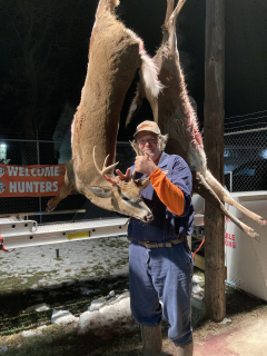Rick Youngs of East Tawas with his 6 point!