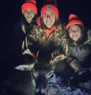 Jenilee Johnson of Tawas City with her Glennie 8 point!