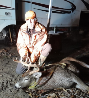 Frank Klein of Oscoda Bagged his 11 point in Alcona County!