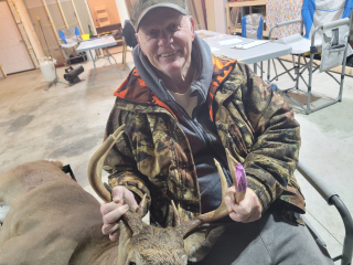 Rick Ashmore of Tawas with his 8 point!