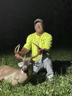 Randy Finkel from Harbor Beach Bagged an 8 point in Huron County!