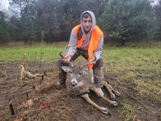 Ty Aron from Mikado bagged an 8 poibnt in Alcona County!