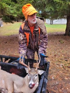 Lawrence Enos from Hale bagged a 6 point!