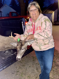 Julie Weber from Hale Bagged a 6 point in ogemaw County!
