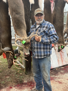 Daryl Johnson from Hale bags an 8 point in Iosco County!
