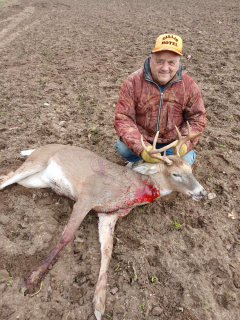 Rich Gusa from Harbor Beach bagged his 8 point in Huron County!  Shot him 250yrds running with my Remington 870 open sites