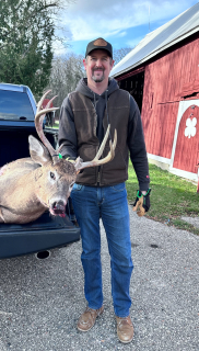 Kyle Everitt from Tawas City Bagged an 8 point in Arenac County!