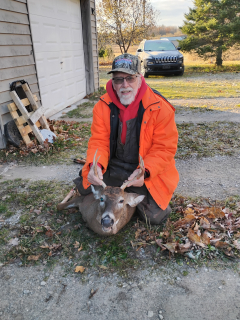 Glenn Belyea from Harrisville bagged his 5 point in Harrisville!  260yd shot